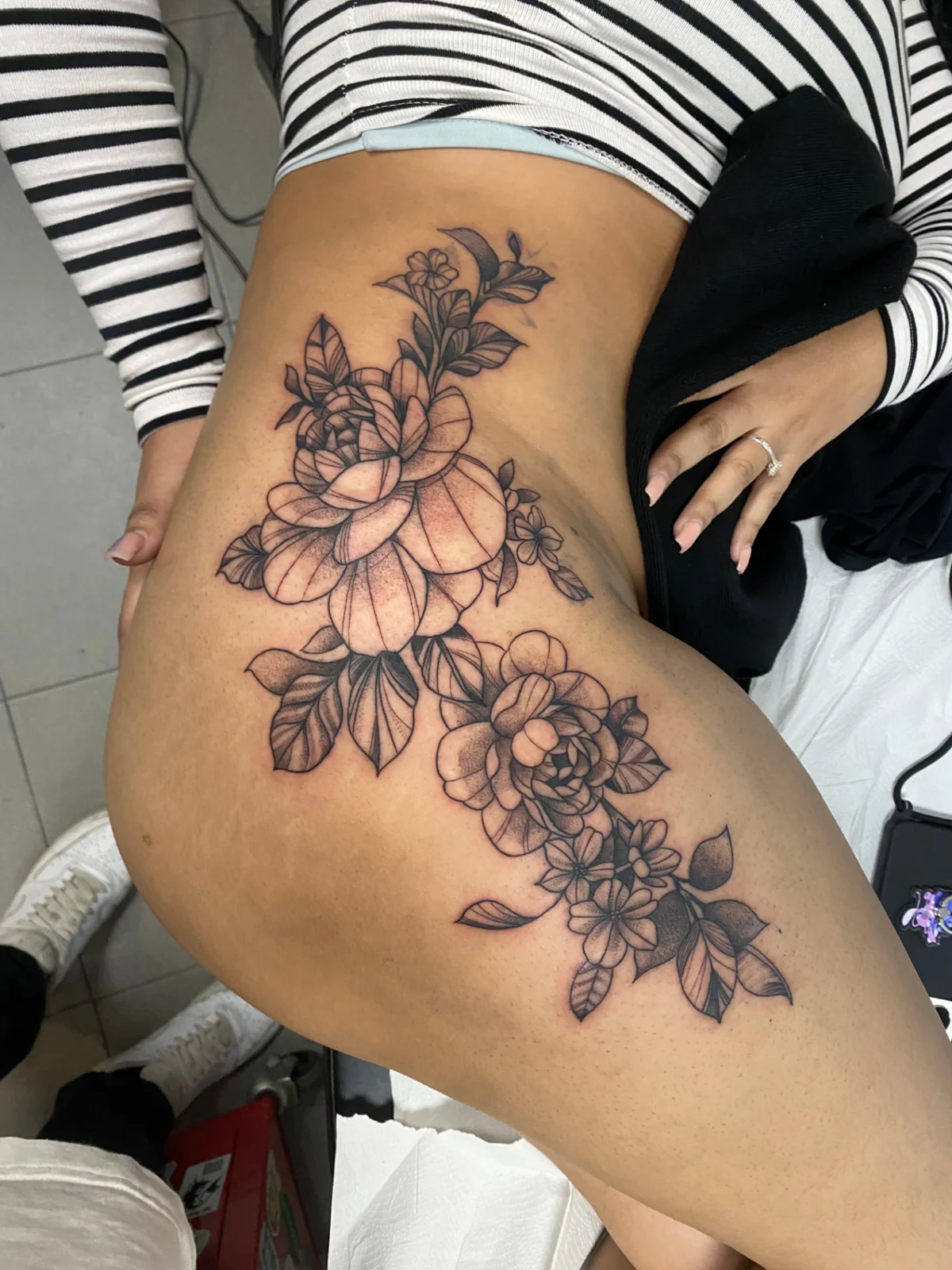 Tatuaje fine line de línea fina realizado en Black Rituals Tattoo, Málaga (1)